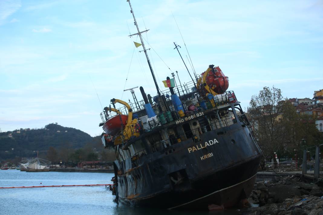 Zonguldak'ta batan geminin personelini arama çalışmaları sürüyor 17